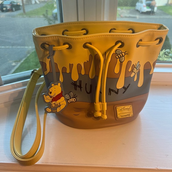 Loungefly Winnie the Pooh Honey Drip Bag - Yellow and Brown - Picture 1 of 4